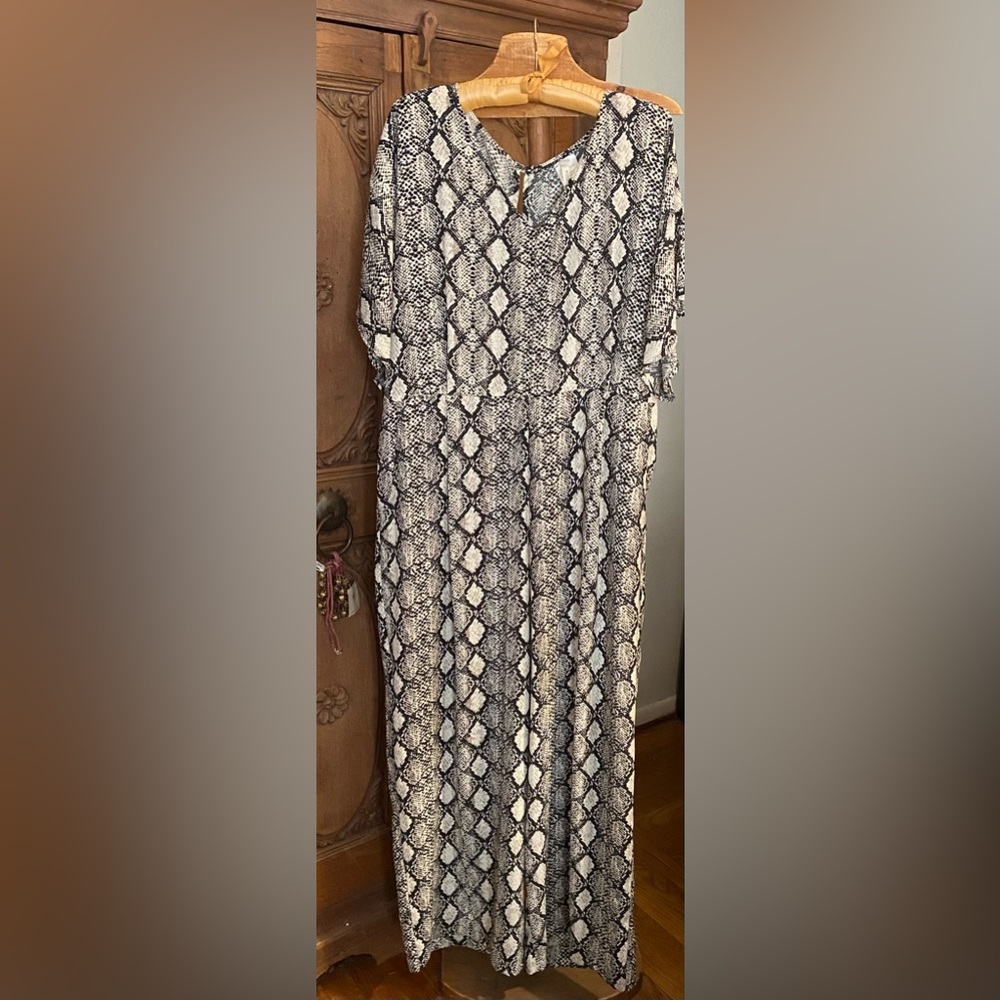 UNCLE FRANK Black White Snakeskin Print Romper, size L. Stock 2 last photo